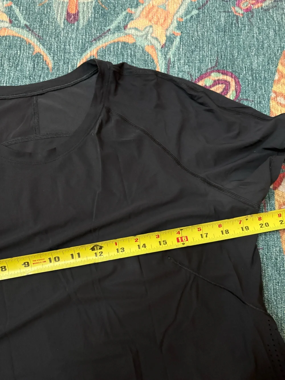 lululemon UVP Run Black Women's Short Sleeve Athletic Top 8